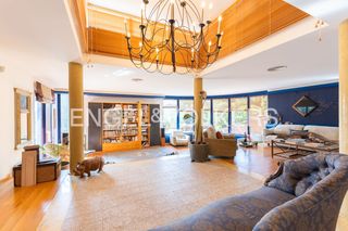 Casa a Gilet. Chalet doble con terreno