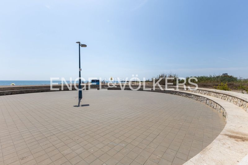 Foto 07739449-a429-46d2-bae6-10cd1479540f. Alquiler casa adosada magnífica casa adosada frente al mar para larga duración en Puçol