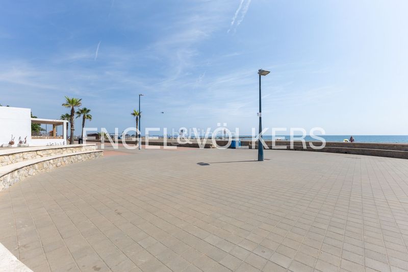 Foto 1d028a8a-350c-4de0-b2ee-ebeda65f55f3. Alquiler casa adosada magnífica casa adosada frente al mar para larga duración en Puçol