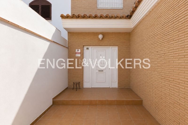 Foto 2eeb8ac5-4434-4d18-ad16-6baf6041453d. Alquiler casa adosada magnífica casa adosada frente al mar para larga duración en Puçol