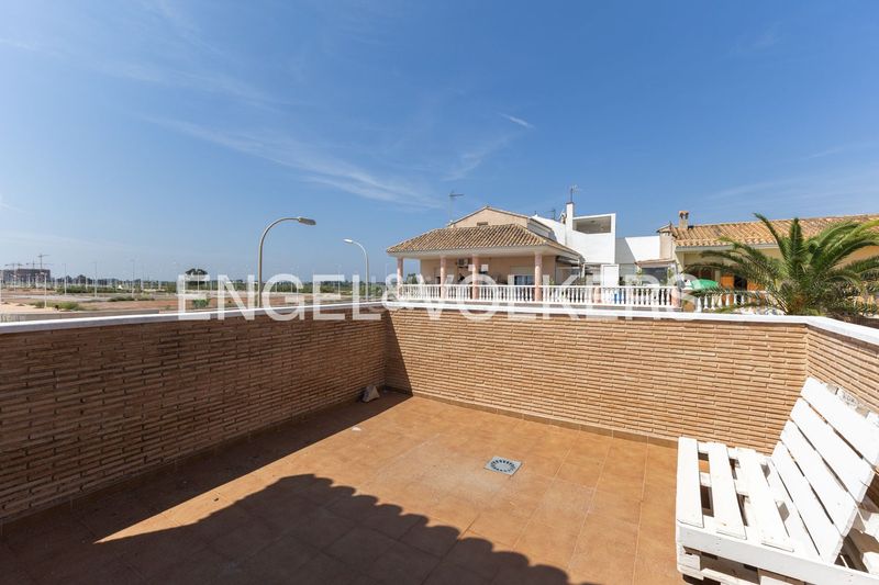 Foto 4d173527-2c1f-4dd6-86cf-f1a72998e786. Alquiler casa adosada magnífica casa adosada frente al mar para larga duración en Puçol