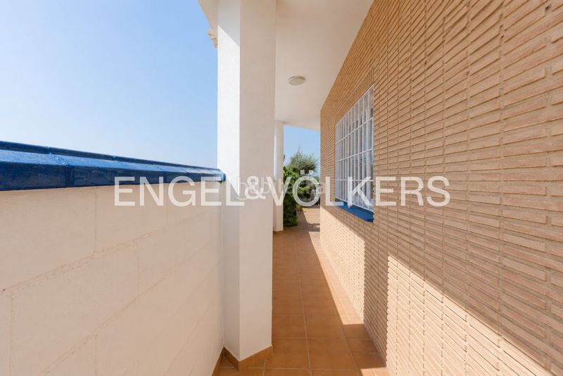 Foto c65da5a4-ff51-424d-9f4e-6a265f9afb16. Alquiler casa adosada magnífica casa adosada frente al mar para larga duración en Puçol