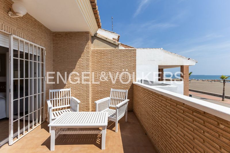 Foto db7e096f-ee19-40cc-bb1f-07d2d1a11059. Alquiler casa adosada magnífica casa adosada frente al mar para larga duración en Puçol