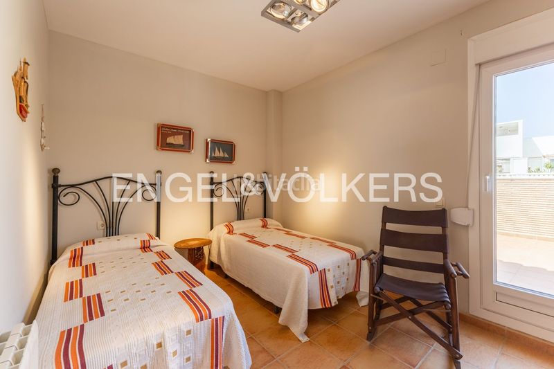 Foto ee10138f-1f97-4058-b1e1-a3ec9f106d7c. Alquiler casa adosada magnífica casa adosada frente al mar para larga duración en Puçol