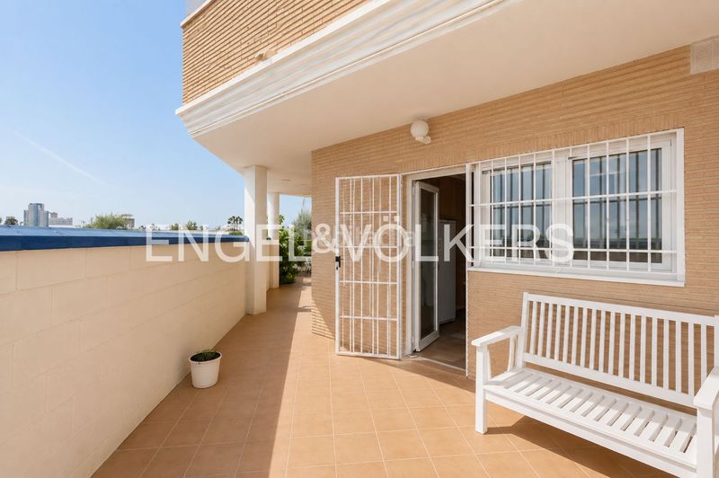 Foto f92f1e0d-86ff-42e3-a994-a1e22611702d. Alquiler casa adosada magnífica casa adosada frente al mar para larga duración en Puçol