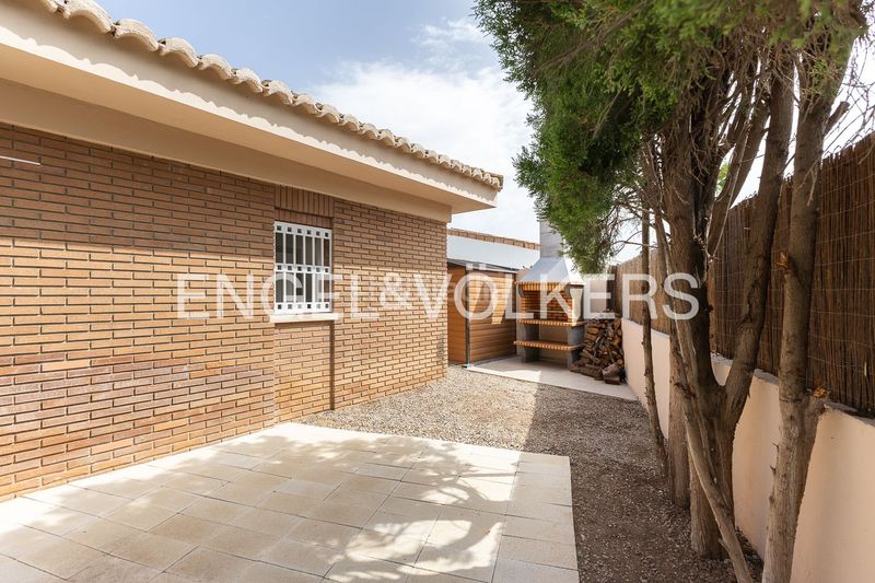 Foto 14ff9372-07a8-42df-87a4-275ef6231097. Lloguer casa amb calefacció aparcament piscina a Rocafort