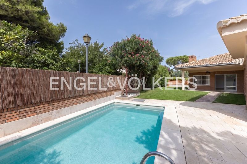 Foto 50c0d597-8e06-43a3-b54e-c88c49b3d2ad. Lloguer casa amb calefacció aparcament piscina a Rocafort