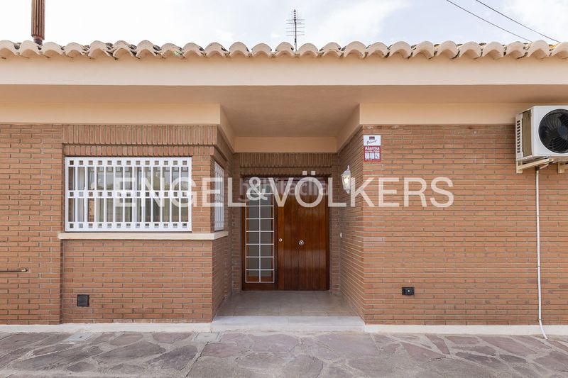 Foto 8ae8de7c-37e7-4380-8e57-2f2fe576adeb. Lloguer casa amb calefacció aparcament piscina a Rocafort