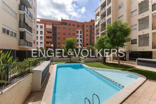 Lloguer Pis a Valterna. Piso de 4 habitaciones con piscina, jardín y parking junto al co