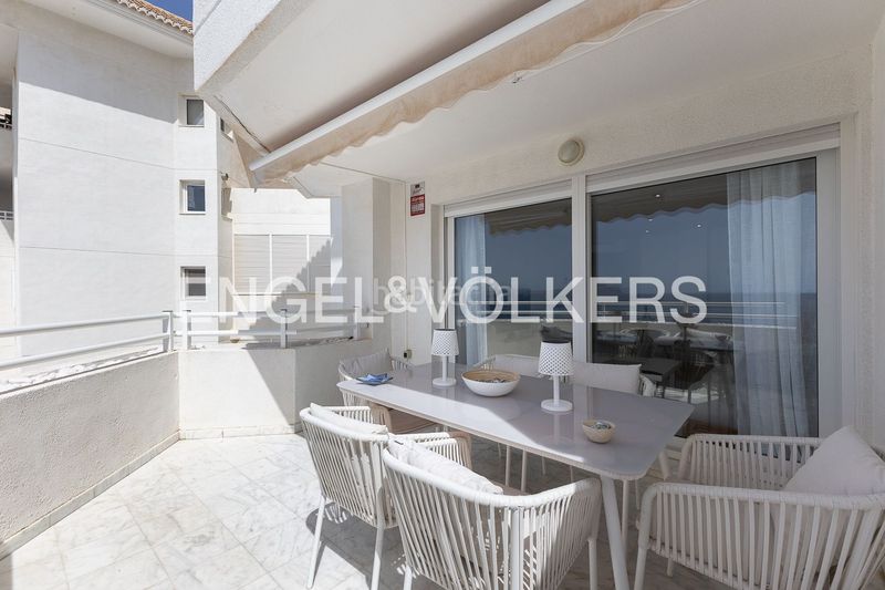 Foto f14cd79d-3669-48bb-844c-4a777cca8b80. Lloguer pis amb calefacció aparcament piscina a Mascarat Altea