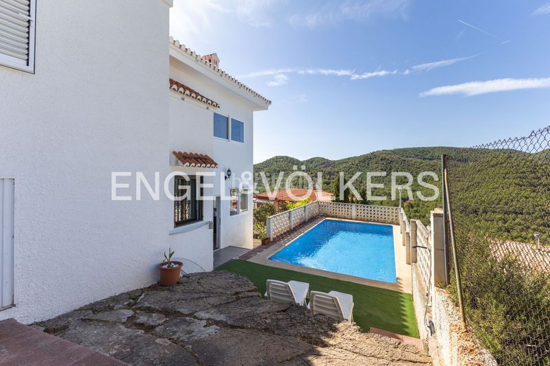 Foto f5618f13-cd7e-4cbb-ae7c-cb282ff081b5. Casa amb calefacció aparcament piscina a Gilet