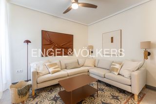 Miete Etagenwohnung  Plaça de sant bult. Elegante apartamento rehabilitado en ciutat vella