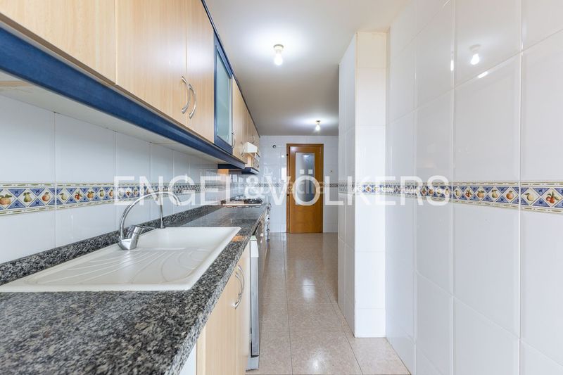 Foto 332ce75c-86fd-4d0b-829a-39a339d5d52b. Alquiler piso práctica vivienda con garaje en urbanización valturia en Valencia