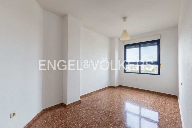 Foto 5a9521c2-e625-4d11-94fe-4d84525f0860. Alquiler piso práctica vivienda con garaje en urbanización valturia en Valencia