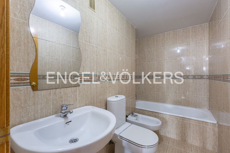 Foto 5c2e21a3-5f3b-429d-9e05-7f49b7c84ac4. Alquiler piso práctica vivienda con garaje en urbanización valturia en Valencia