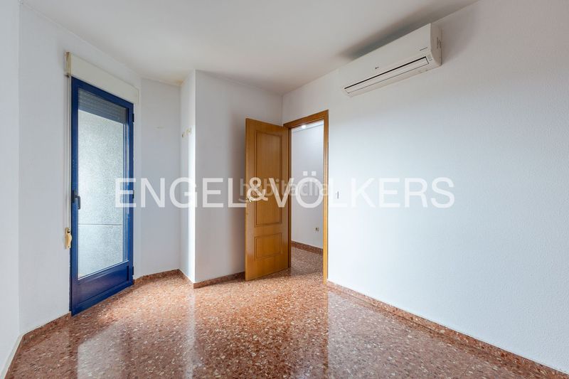 Foto 780c07ec-62fe-4d5c-b2d0-45c98b9ffcf6. Alquiler piso práctica vivienda con garaje en urbanización valturia en Valencia