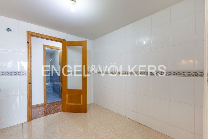 Foto 91d33801-93a0-4e71-b9d4-9867182c5e45. Alquiler piso práctica vivienda con garaje en urbanización valturia en Valencia