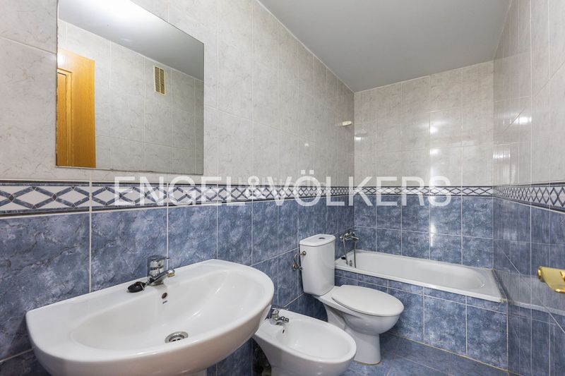 Foto a2456e1c-79ae-45bf-a601-0b02d3953922. Alquiler piso práctica vivienda con garaje en urbanización valturia en Valencia