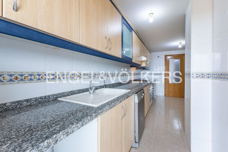 Foto a39d1392-44f6-49fa-8f57-855e856fc930. Alquiler piso práctica vivienda con garaje en urbanización valturia en Valencia
