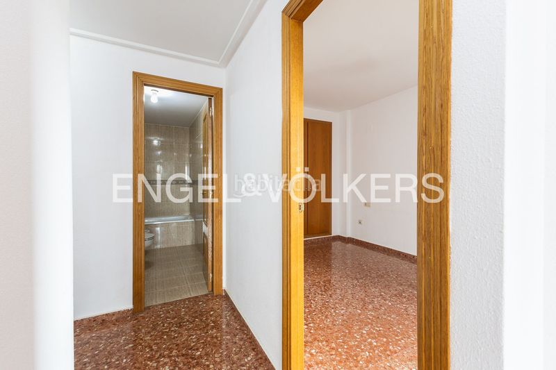 Foto a3d426ff-4974-4ce7-a2da-a9744bcd132f. Alquiler piso práctica vivienda con garaje en urbanización valturia en Valencia