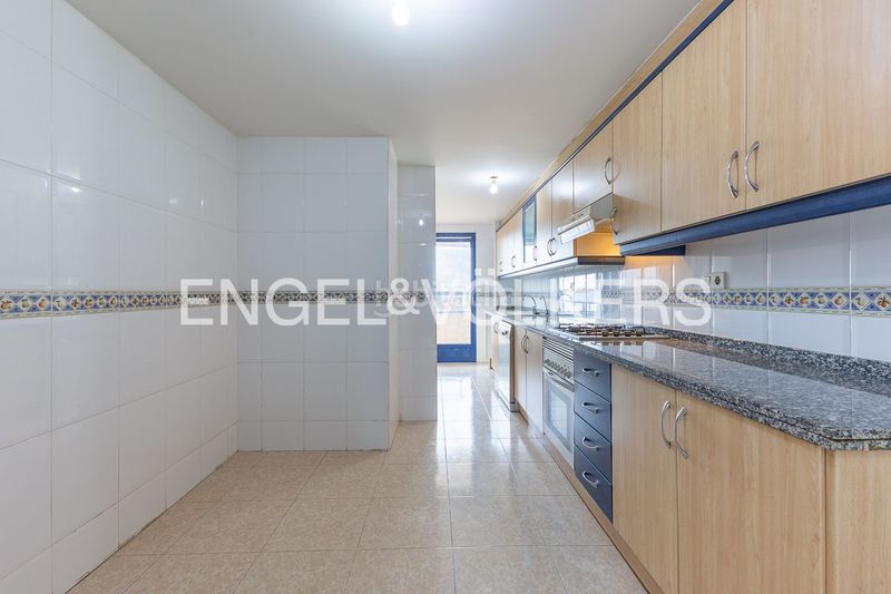 Foto ab38e649-22e5-4ea3-8af8-51c5df02fc08. Alquiler piso práctica vivienda con garaje en urbanización valturia en Valencia