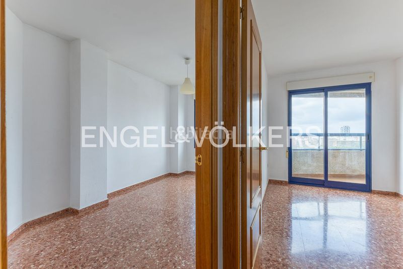 Foto c4f2cda1-cc16-4c7f-9d08-38adf0816773. Alquiler piso práctica vivienda con garaje en urbanización valturia en Valencia