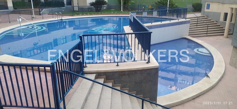 Foto d7cebbaa-4b26-46c6-ad9e-2096c1e78167. Alquiler piso práctica vivienda con garaje en urbanización valturia en Valencia