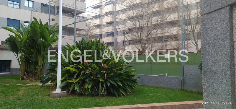 Foto dbb9ace0-2d62-484b-9485-22ab016df864. Alquiler piso práctica vivienda con garaje en urbanización valturia en Valencia