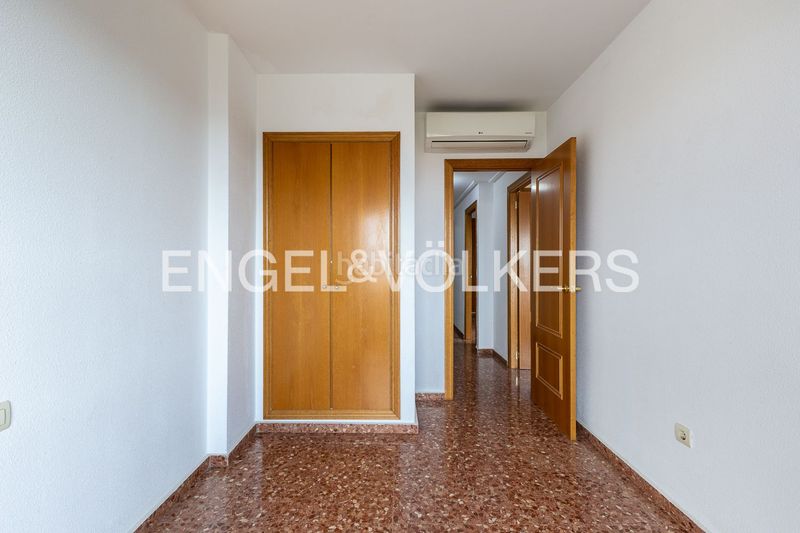 Foto dce009dd-c57d-489e-a22b-9e49e67d9c6f. Alquiler piso práctica vivienda con garaje en urbanización valturia en Valencia