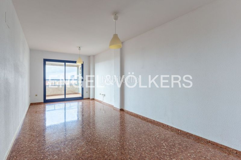 Foto de7af35a-df1c-4e51-9daf-b769aa5a68bc. Alquiler piso práctica vivienda con garaje en urbanización valturia en Valencia