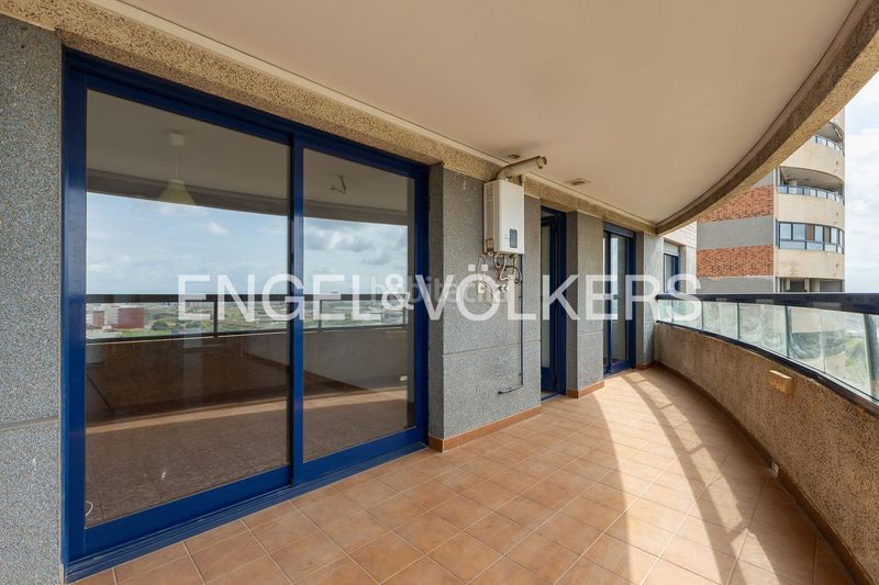 Foto e2e1aa96-03e9-4ab1-8ceb-ab4baa3992f6. Alquiler piso práctica vivienda con garaje en urbanización valturia en Valencia