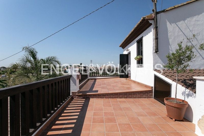 Foto 1e01c9b3-462f-432f-84e4-a3b059645364. Casa amb calefacció aparcament a La Punta Valencia