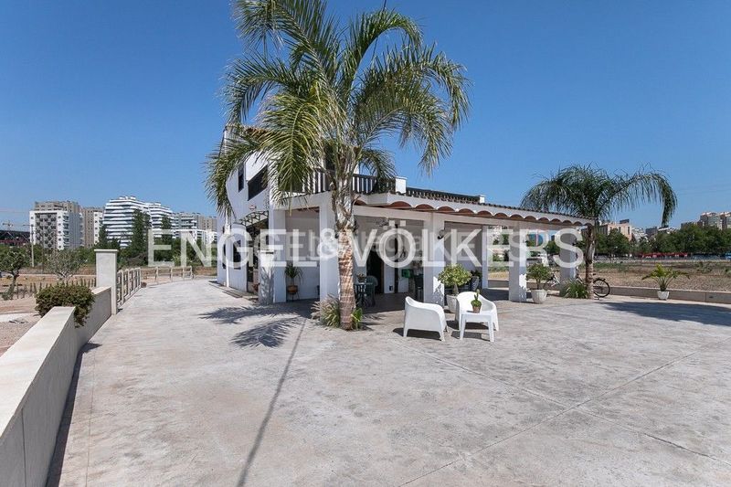 Foto 5a8b877b-452b-4e51-a3dc-ccdb31b08c7c. Casa amb calefacció aparcament a La Punta Valencia
