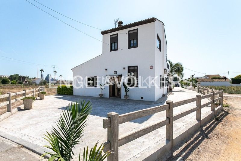 Foto a2268094-a023-49b4-9ac9-1febfb60618f. Casa amb calefacció aparcament a La Punta Valencia