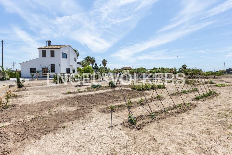 Foto a2c0a55f-e4da-4c26-a948-d87a66df14ac. Casa amb calefacció aparcament a La Punta Valencia