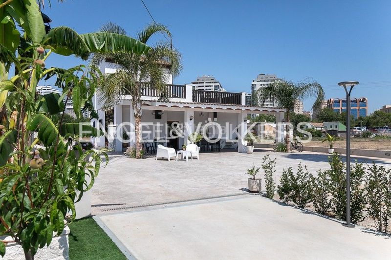Foto a5b3c64b-3653-421e-8d00-afd695f1ccf1. Casa amb calefacció aparcament a La Punta Valencia
