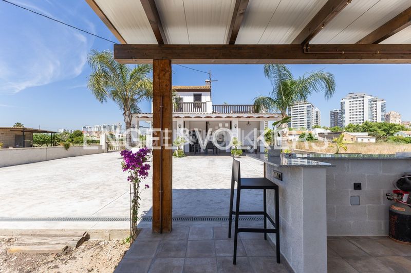 Foto a8764276-2692-4aad-a8bc-16b2f5c82cd5. Casa amb calefacció aparcament a La Punta Valencia