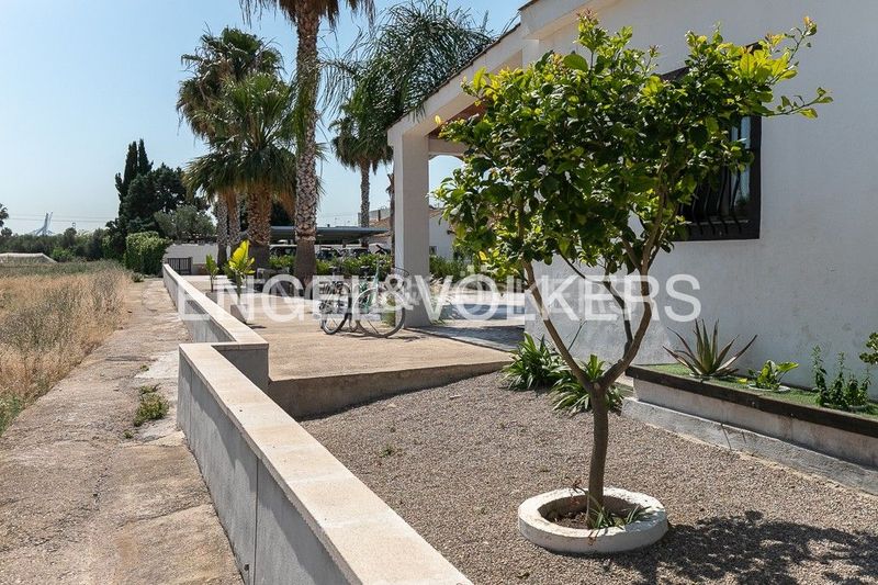 Foto a9a62c5f-9232-487c-826c-6a7a525ed5ed. Casa amb calefacció aparcament a La Punta Valencia
