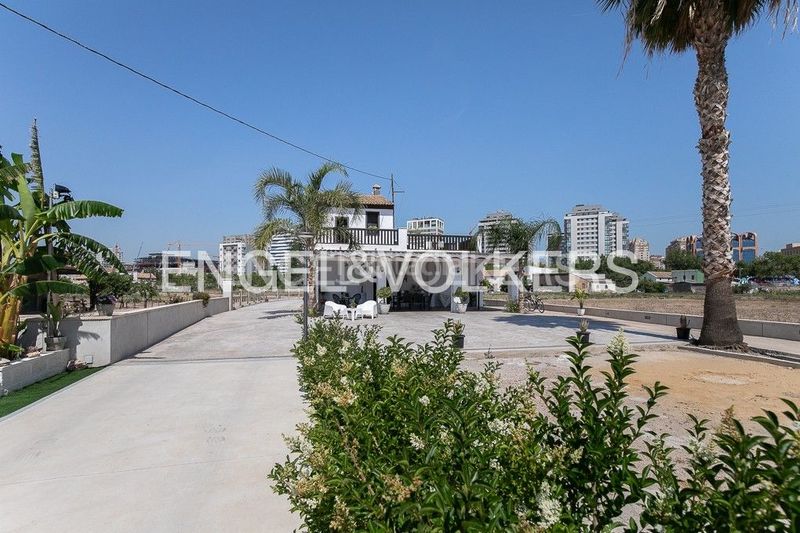 Foto ce4de4ac-5159-4898-a786-579659900d5c. Casa amb calefacció aparcament a La Punta Valencia