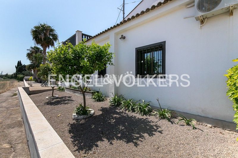 Foto eb68ef8f-711c-40eb-ae8a-caeb1bce5b54. Casa amb calefacció aparcament a La Punta Valencia