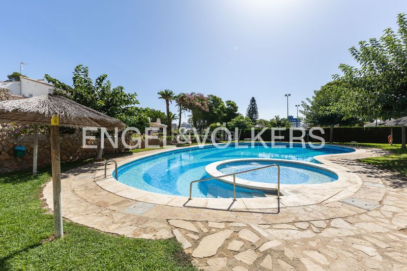 Foto a2705d35-8d99-4119-a804-a1cd2ad424df. Casa adossada amb calefacció aparcament piscina a Cullera