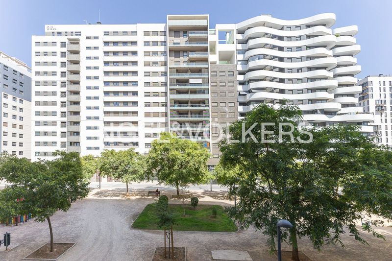 Foto cbbcbb6b-491b-472b-8e87-c7fc61e1abe3. Pis amb calefacció aparcament piscina a Malilla Valencia