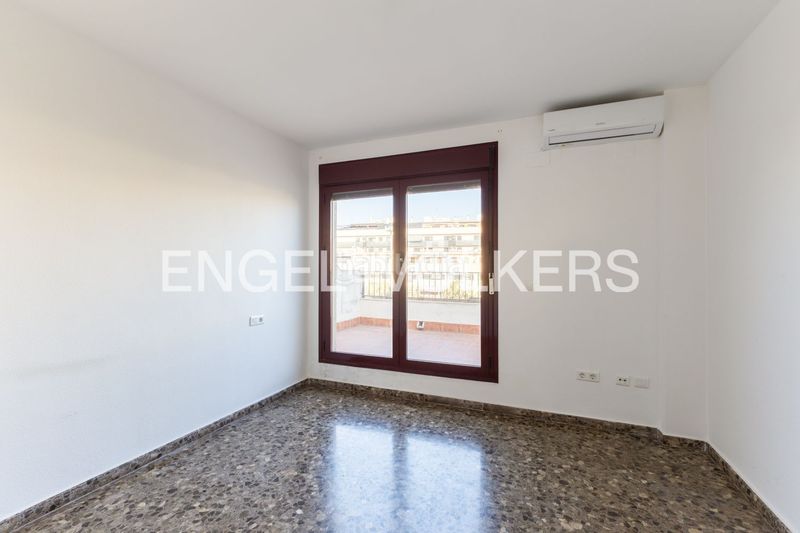 Foto 182d78d9-d442-4976-b5af-dbe72e3ce110. Casa adossada amb calefacció aparcament piscina a Sagunt