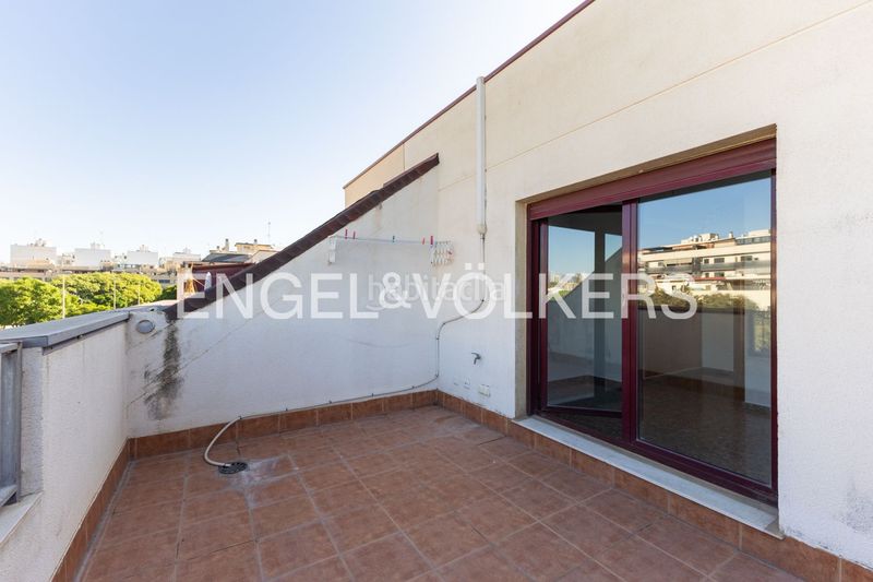 Foto 2db1a057-0489-4395-b8ce-6d13fc17bcde. Casa adossada amb calefacció aparcament piscina a Sagunt
