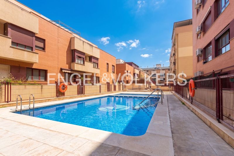 Foto 415c7015-2528-4022-80a5-d40d97850947. Casa adossada amb calefacció aparcament piscina a Sagunt