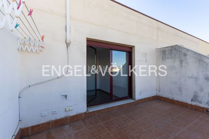 Foto b998ac47-da42-42ea-b054-368e070e673c. Casa adossada amb calefacció aparcament piscina a Sagunt