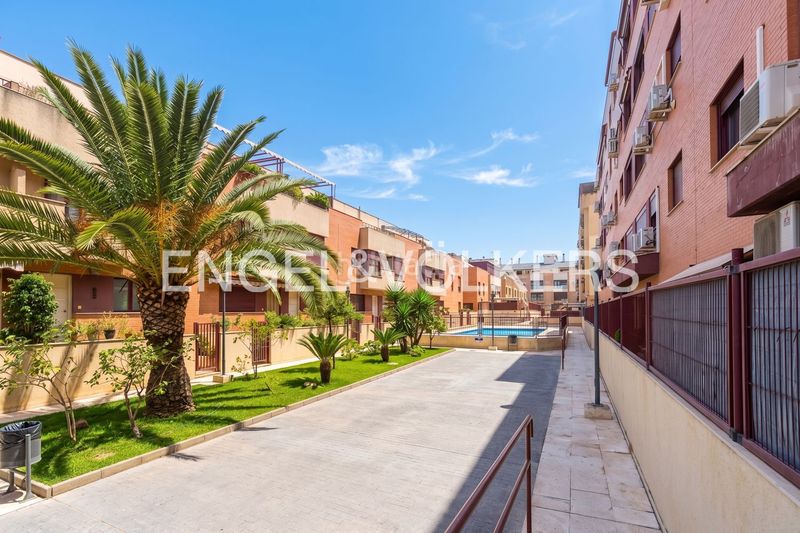 Foto d93d1ccf-c8a8-4435-8b77-b18790dcf12b. Casa adossada amb calefacció aparcament piscina a Sagunt