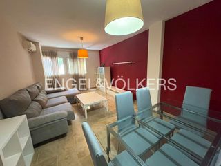 Rent Flat in Silla. Amplio piso con parking en benifaió