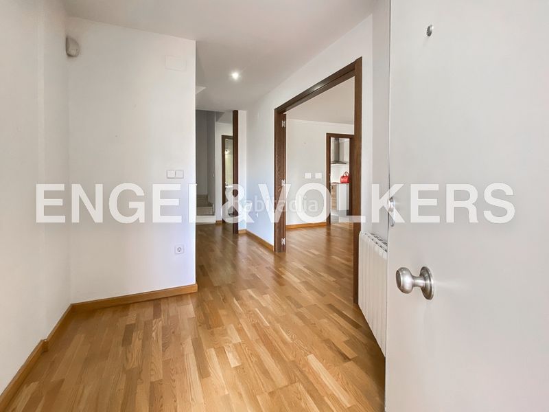 Foto cbe0500c-d09e-46b3-9c31-5d758cf0bafa. Lloguer casa adossada amb calefacció aparcament piscina a Bétera