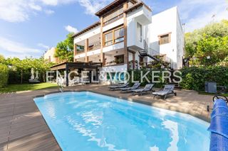 Casa in Alcossebre. Chalet independiente en alcocebre con piscina climatizada, placa